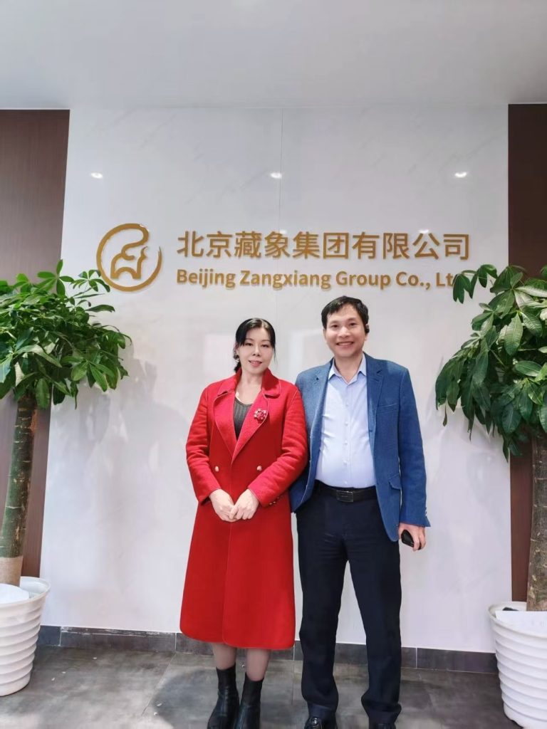 和刘文副总合影